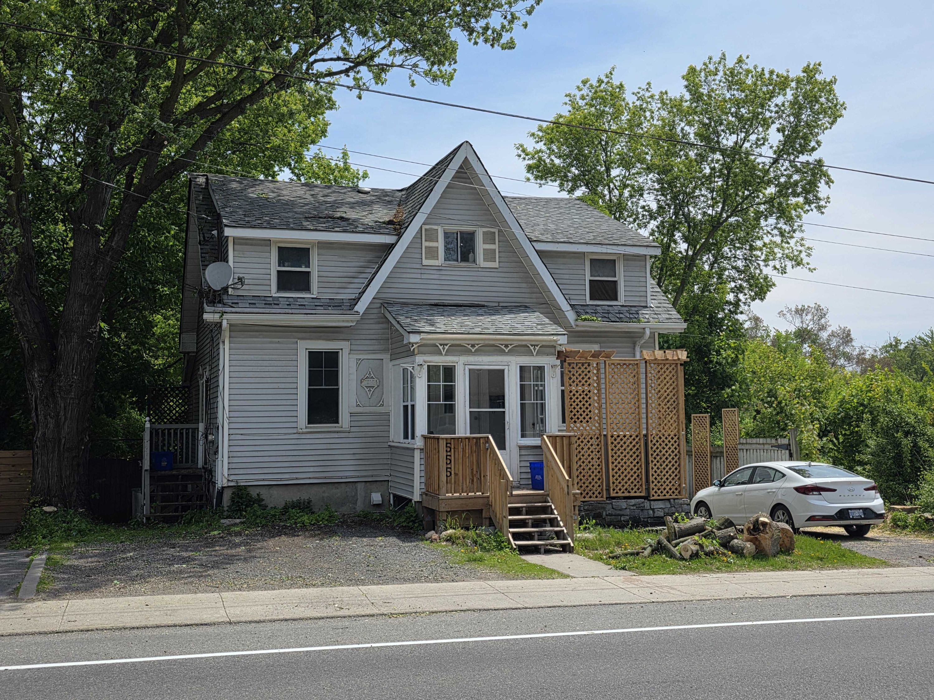 555 Division Street - 2