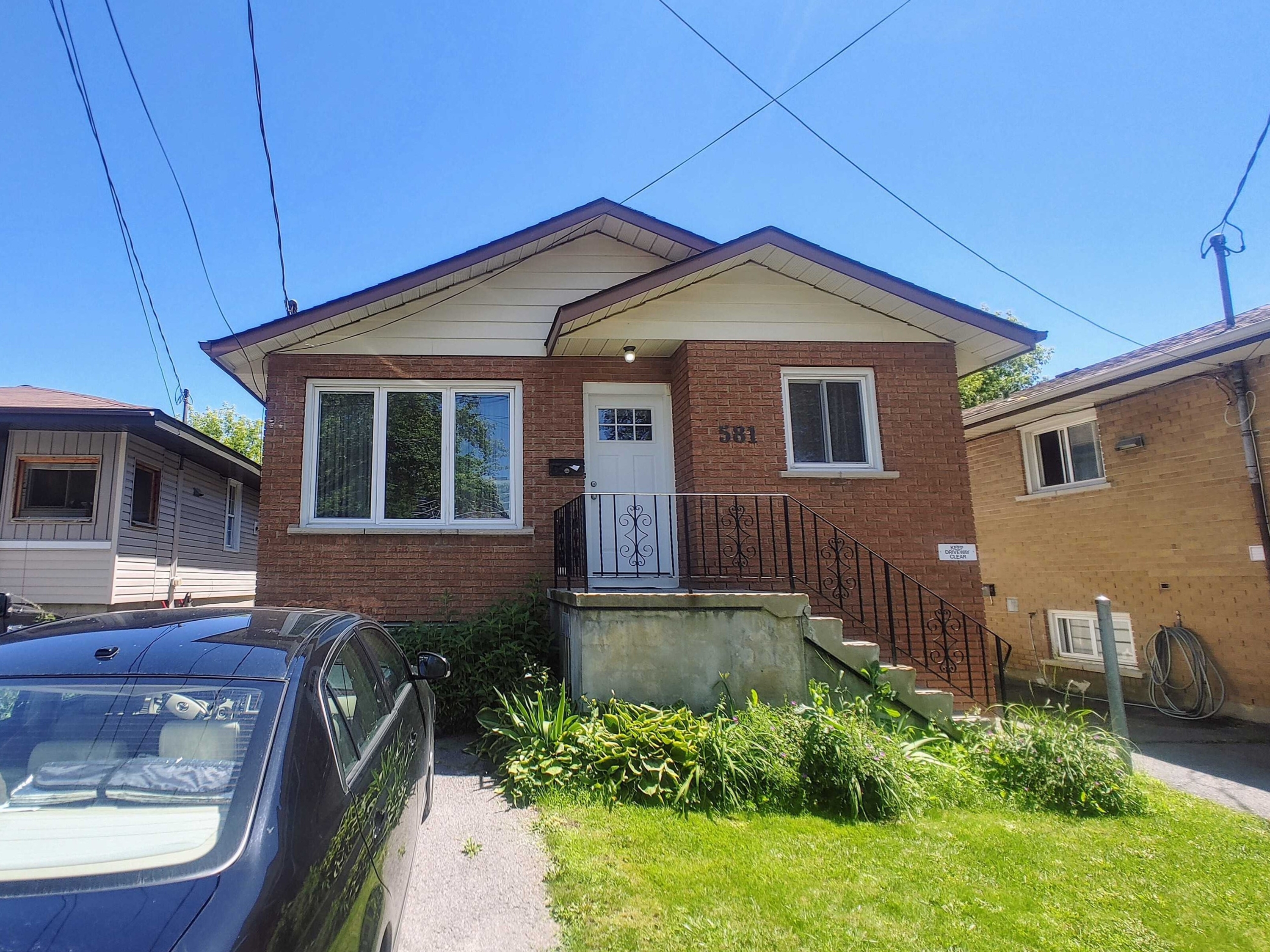581 MacDonnell Street - Room 3
